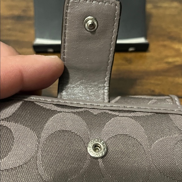 Coach Wallet with Silver Hardware/ Great Condition.. - Picture 11 of 11